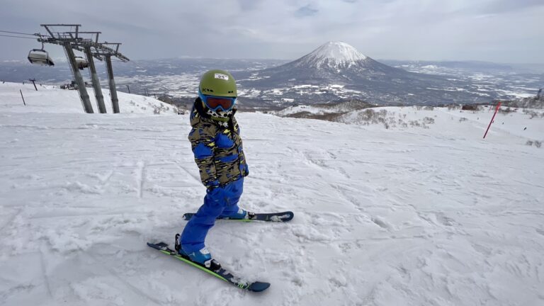 一度は行きたいパウダースノー・ニセコ！子どもの初スキー、どこいく？
